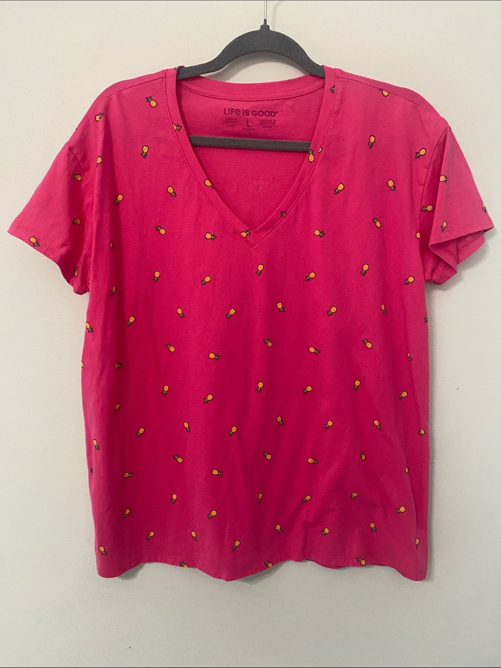 🌞 4/$20 Life Is Good Fuchsia V-Neck Tee with Tiny Pineapple Motif WOMAN LARGE
